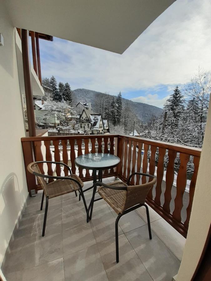 Hotel Lanobila Sinaia Esterno foto