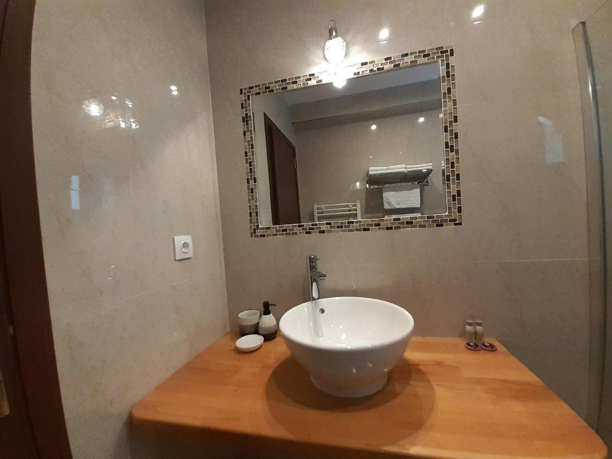 Hotel Lanobila Sinaia Esterno foto