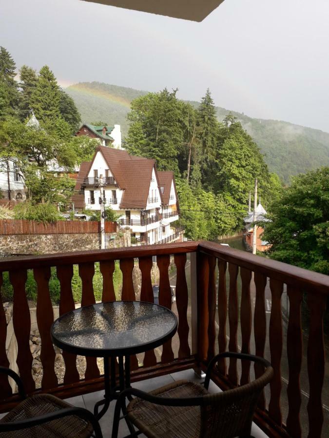 Hotel Lanobila Sinaia Esterno foto