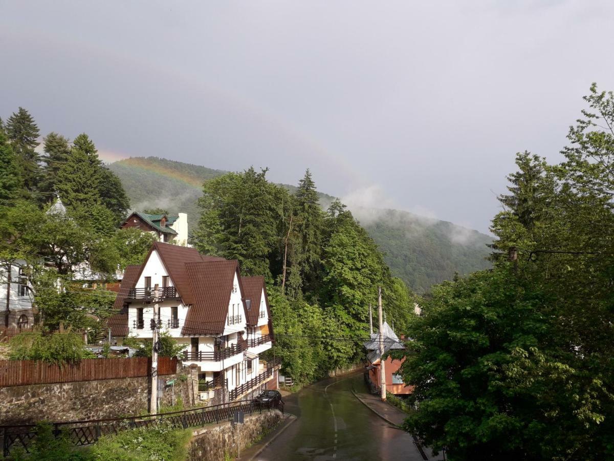 Hotel Lanobila Sinaia Esterno foto