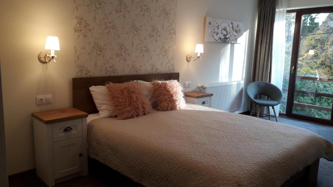 Hotel Lanobila Sinaia Esterno foto