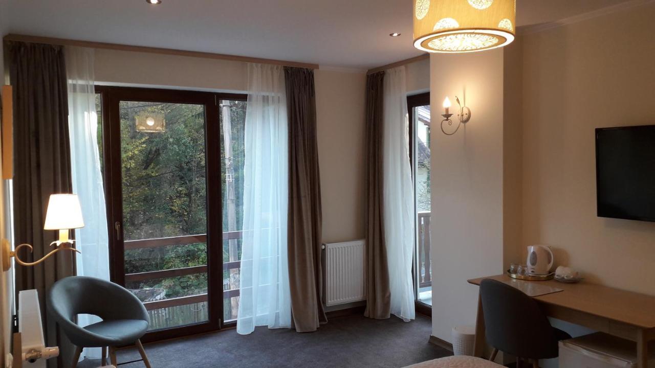 Hotel Lanobila Sinaia Esterno foto
